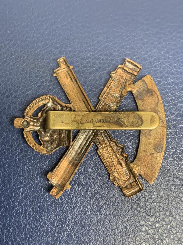 Canadian Machine Gun Corps cap badge By